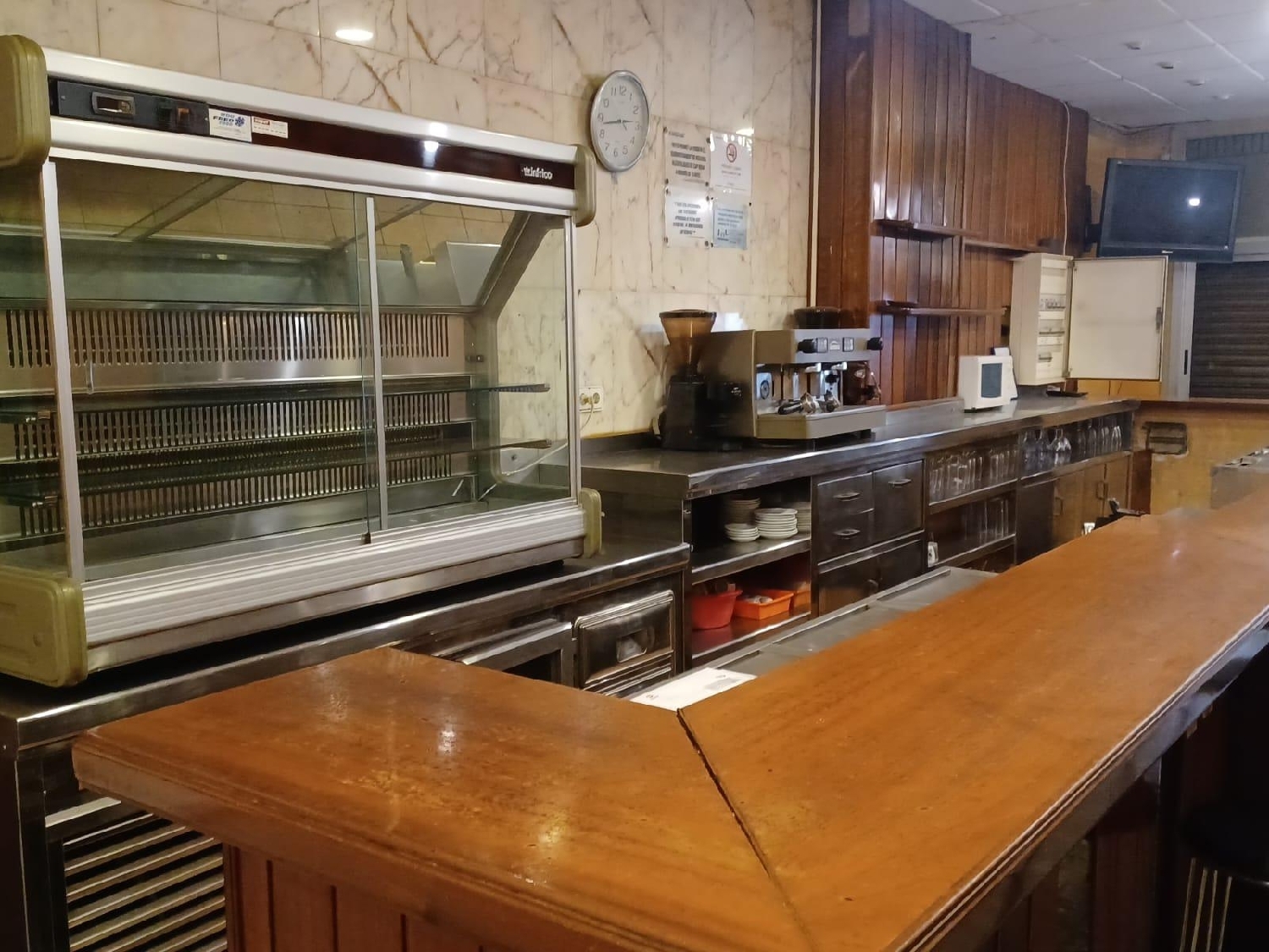  till salu lokal Barriada Les Tres Creus Bages 6