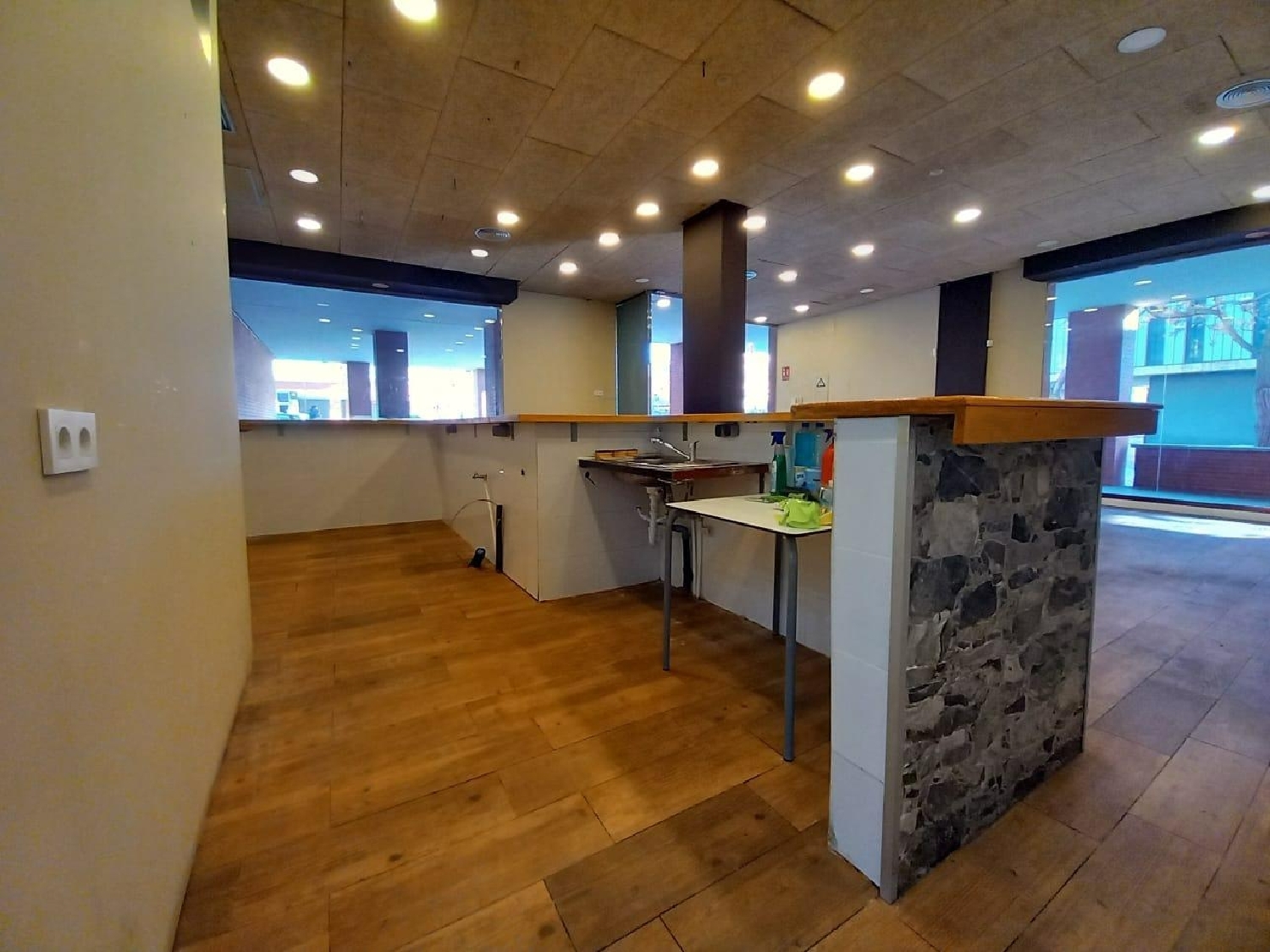 for sale commercial premise Barriada Les Tres Creus Bages 4