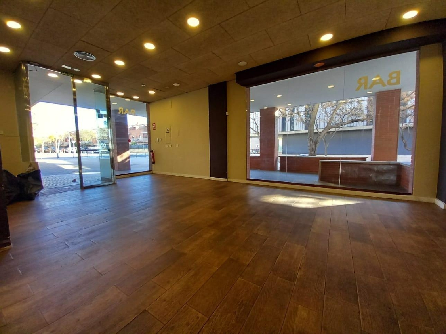 for sale commercial premise Barriada Les Tres Creus Bages 2