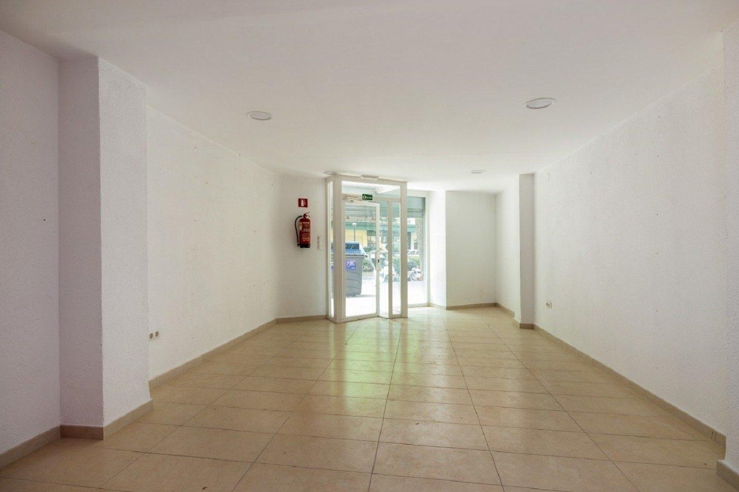  till salu lokal Barrio De Granada Alacantí 5