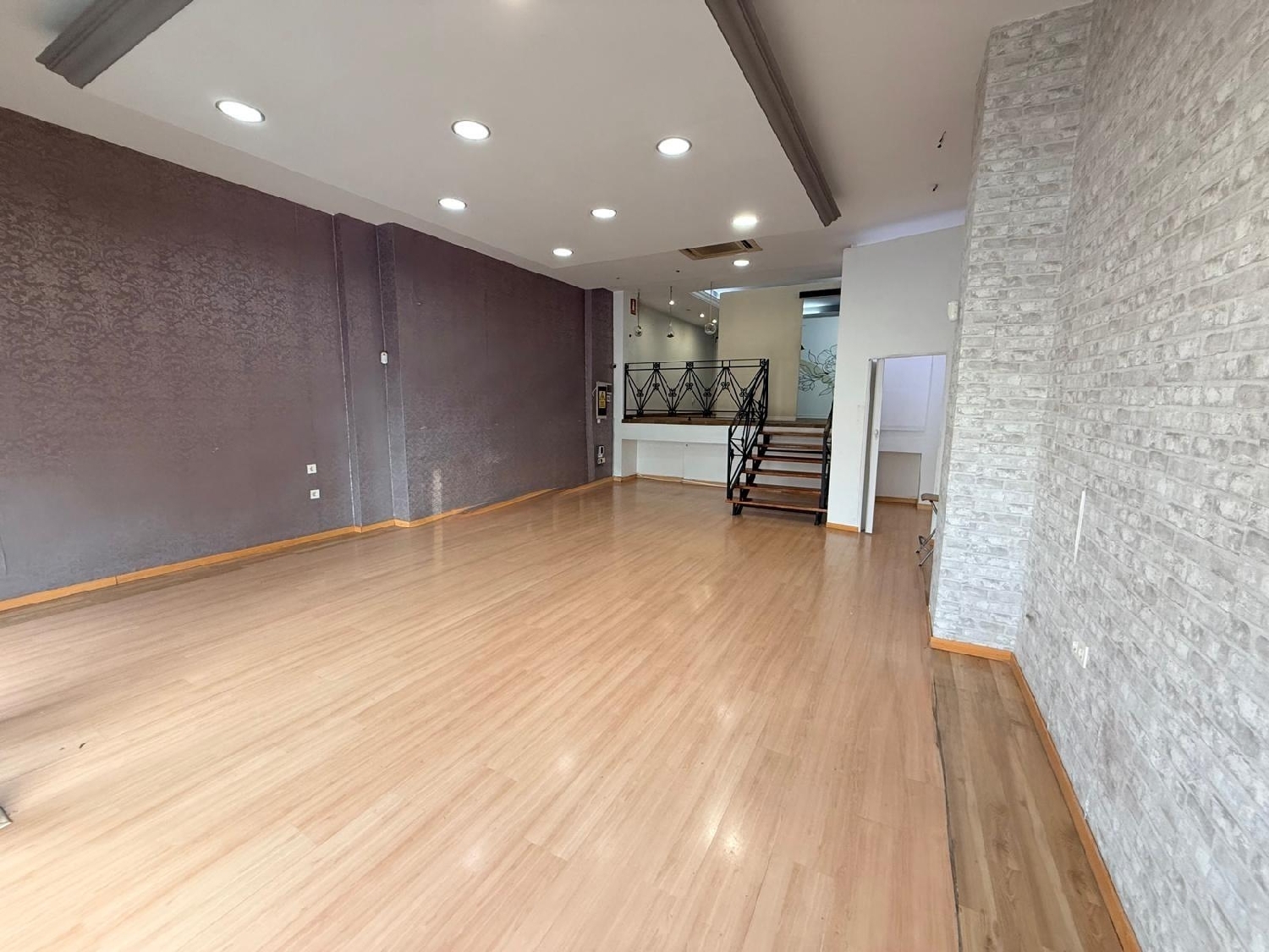  till salu lokal Barrio De Granada Alacantí 4