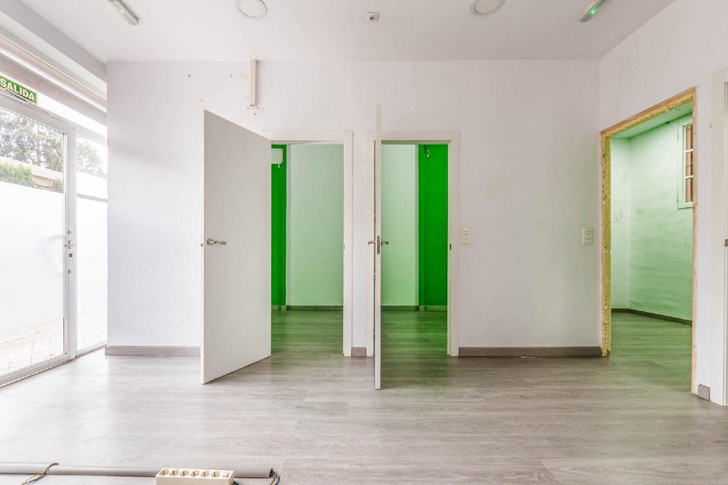  till salu lokal Barrio De Granada Alacantí 8