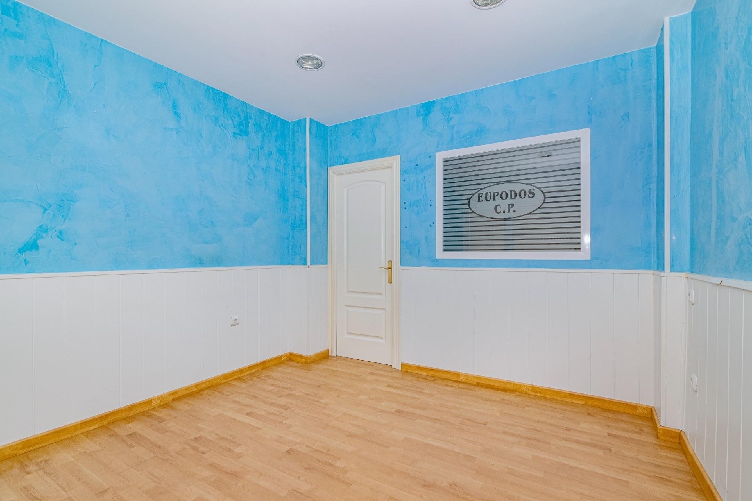  till salu lokal Barrio De Granada Alacantí 3