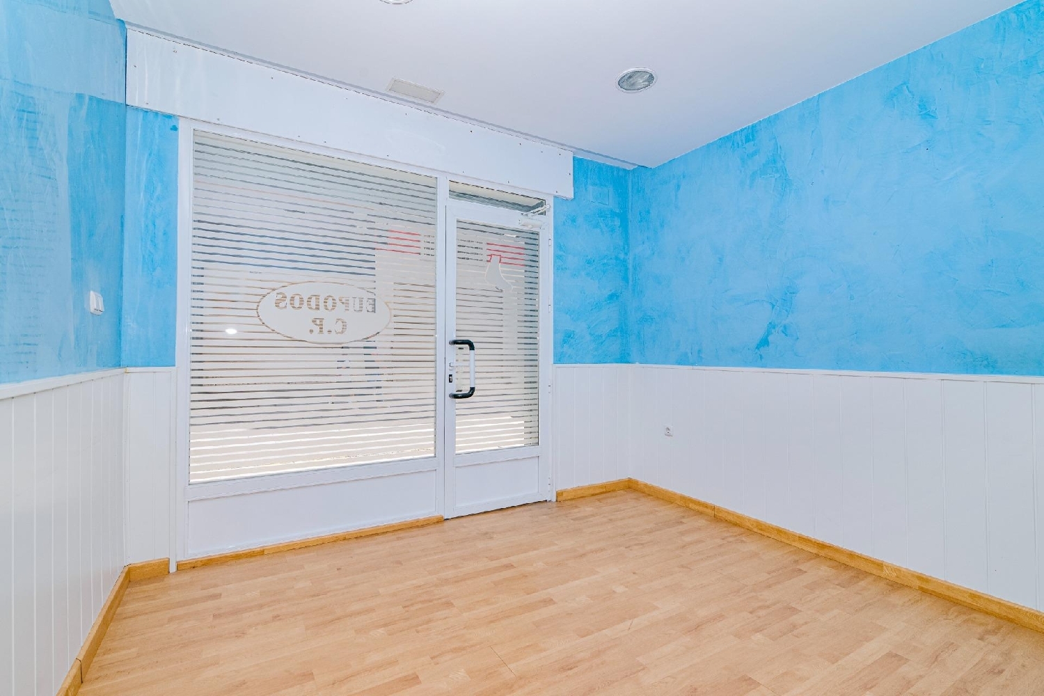  till salu lokal Barrio De Granada Alacantí 5