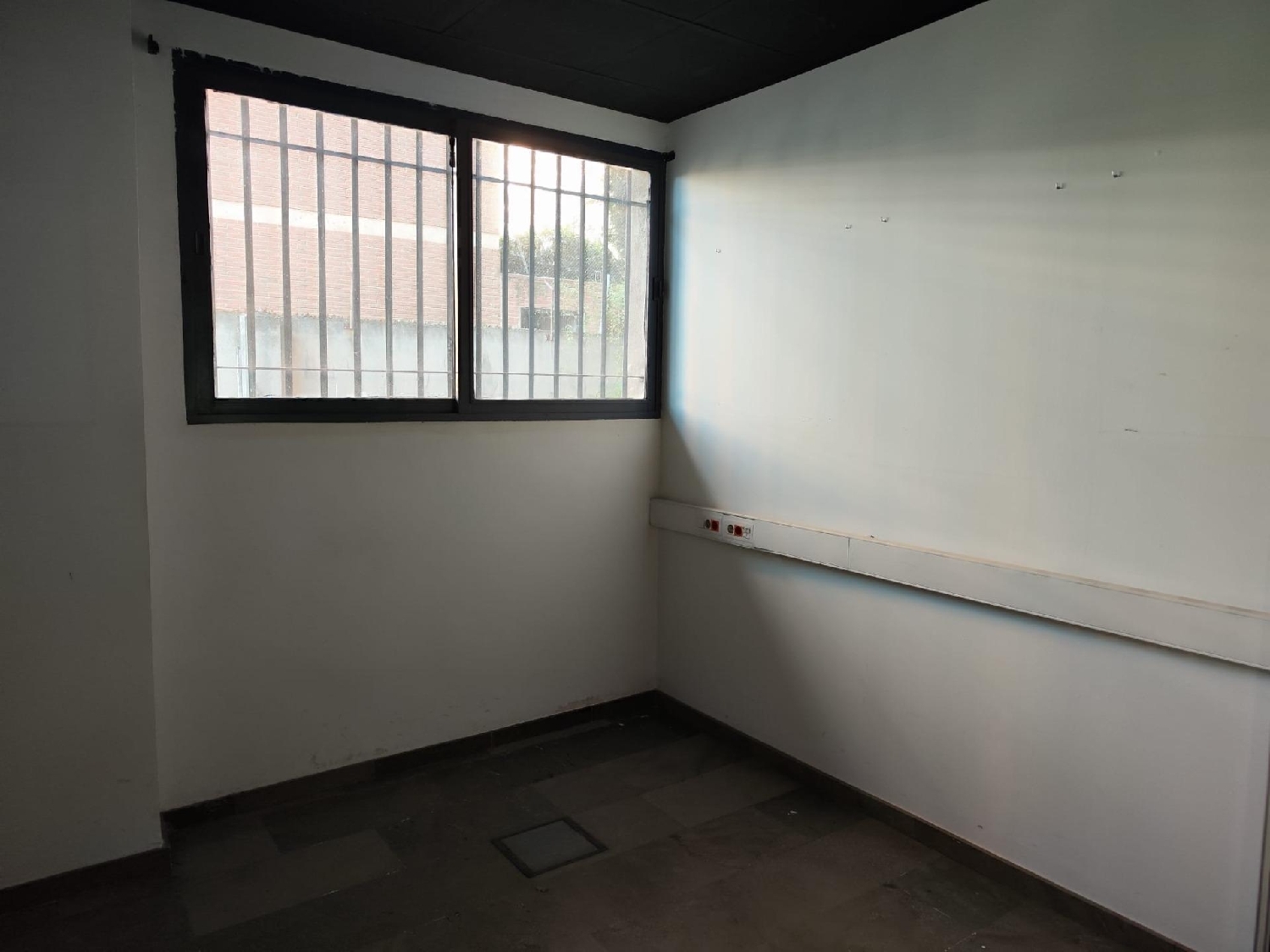  till salu lokal Barrio De Granada Alacantí 8