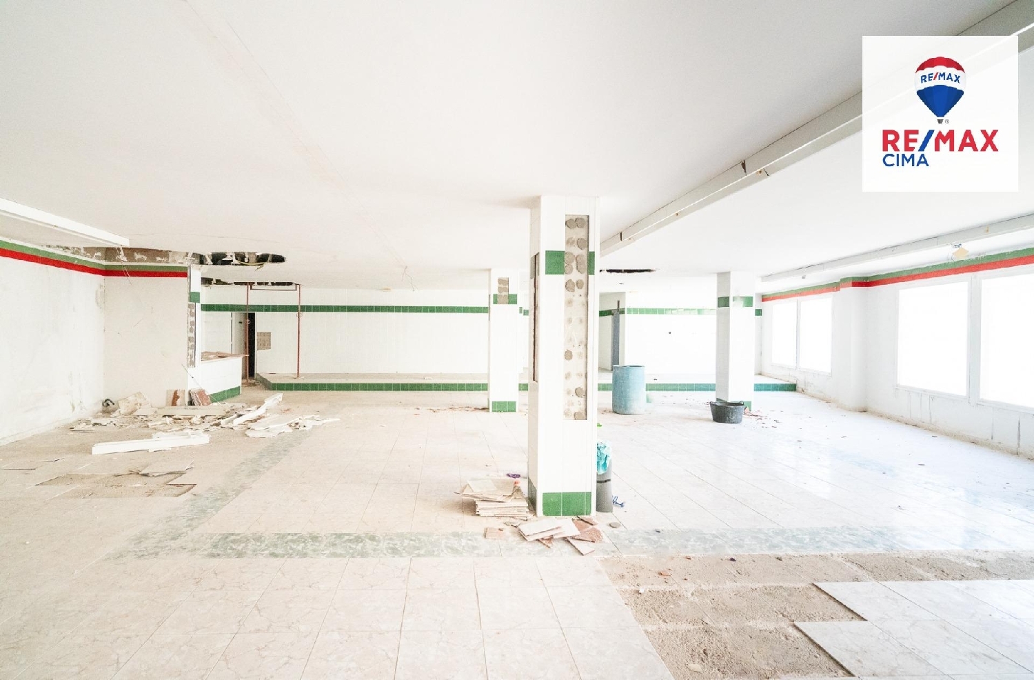  till salu lokal Freila Baza 1