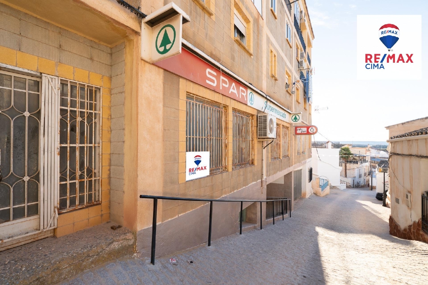  till salu lokal Freila Baza 3