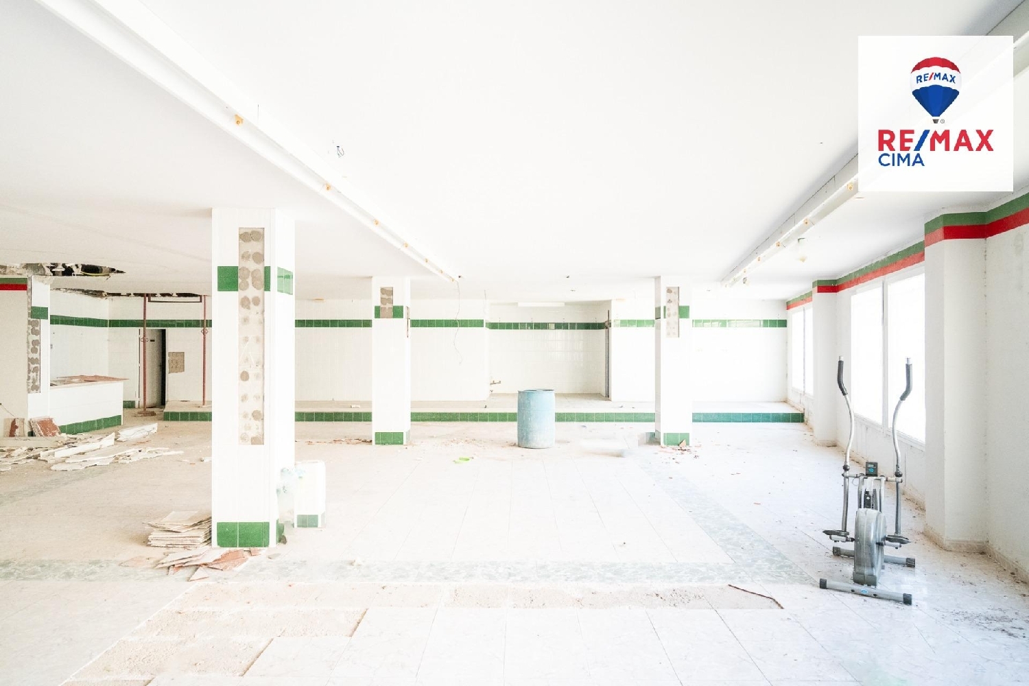  till salu lokal Freila Baza 4