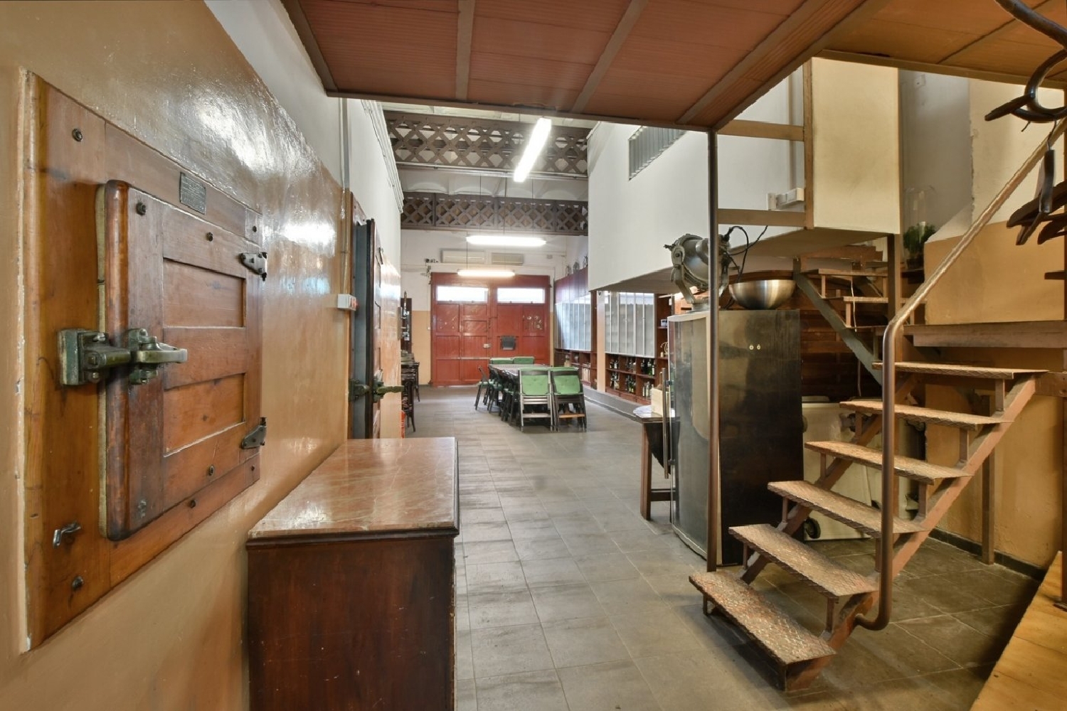  te koop bedrijfsruimte L'hospitalet De Llobregat Centre Barcelonès 7