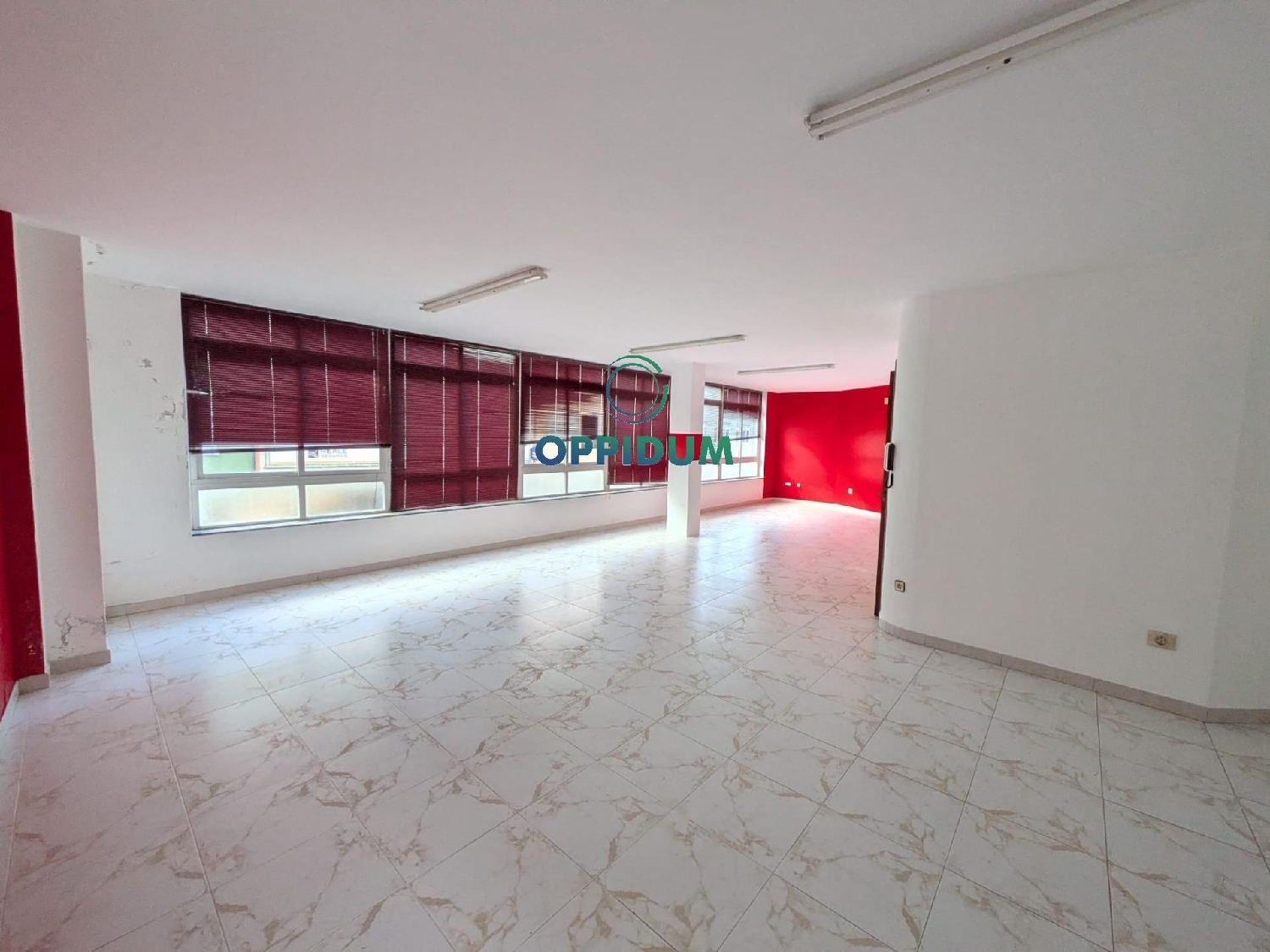  te koop bedrijfsruimte Ponteceso Bergantiños 1