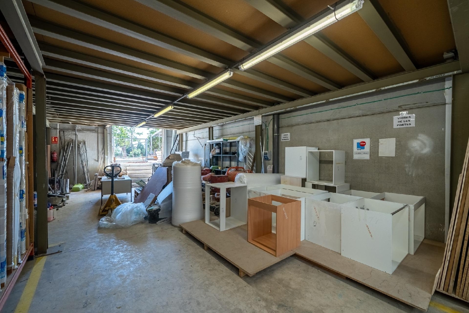  en venta comercio Barriada Les Tres Creus Bages 2