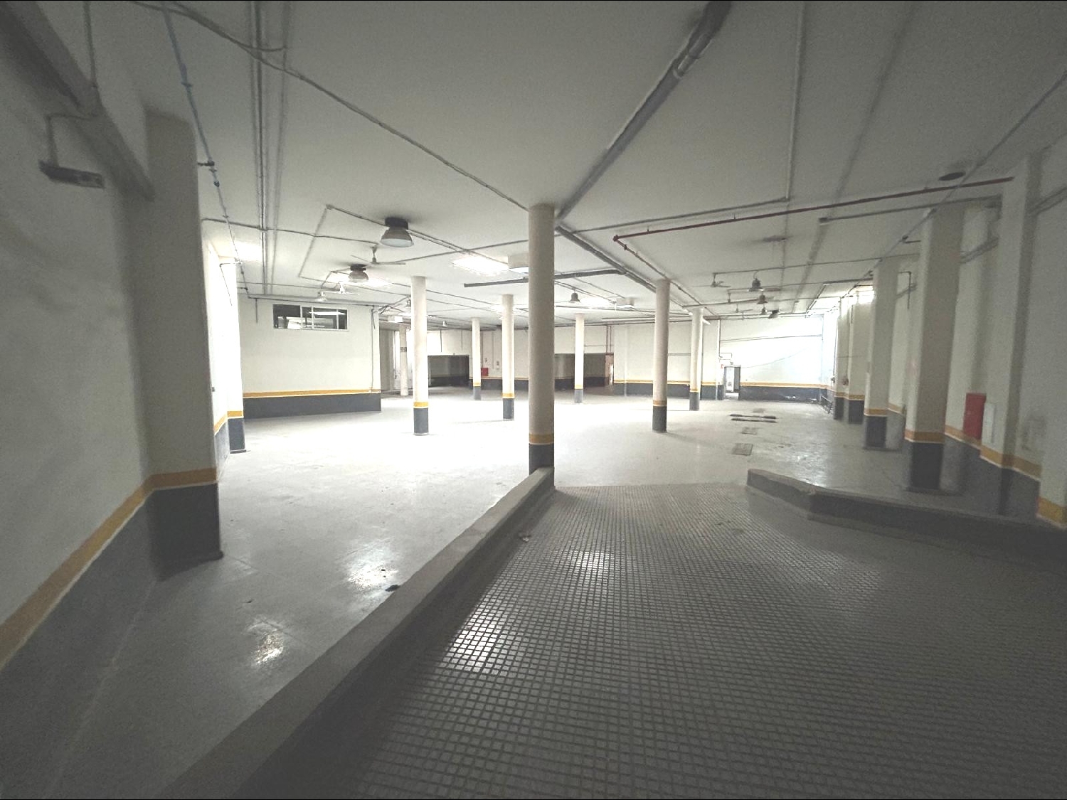 for sale shop Valencia De Las Torres Campiña Sur 8