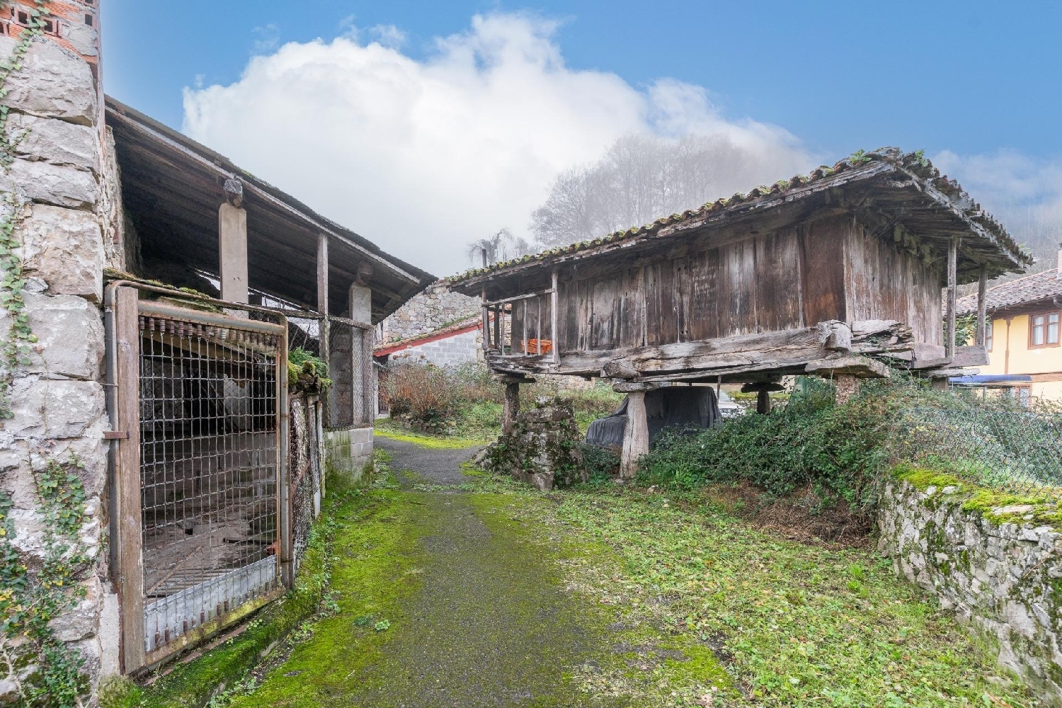  for sale terraced house Parres Oriente 8