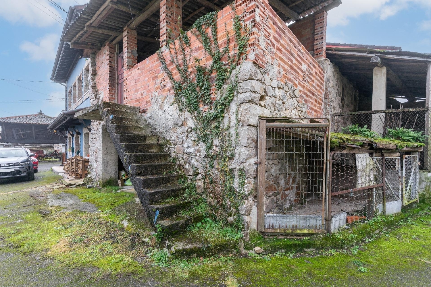  for sale terraced house Parres Oriente 5