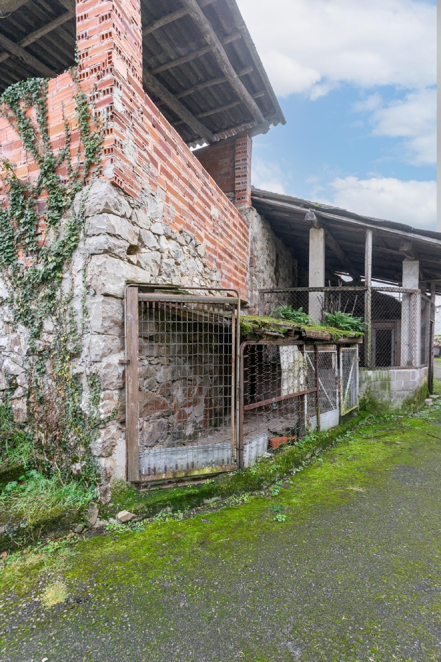  for sale terraced house Parres Oriente 4