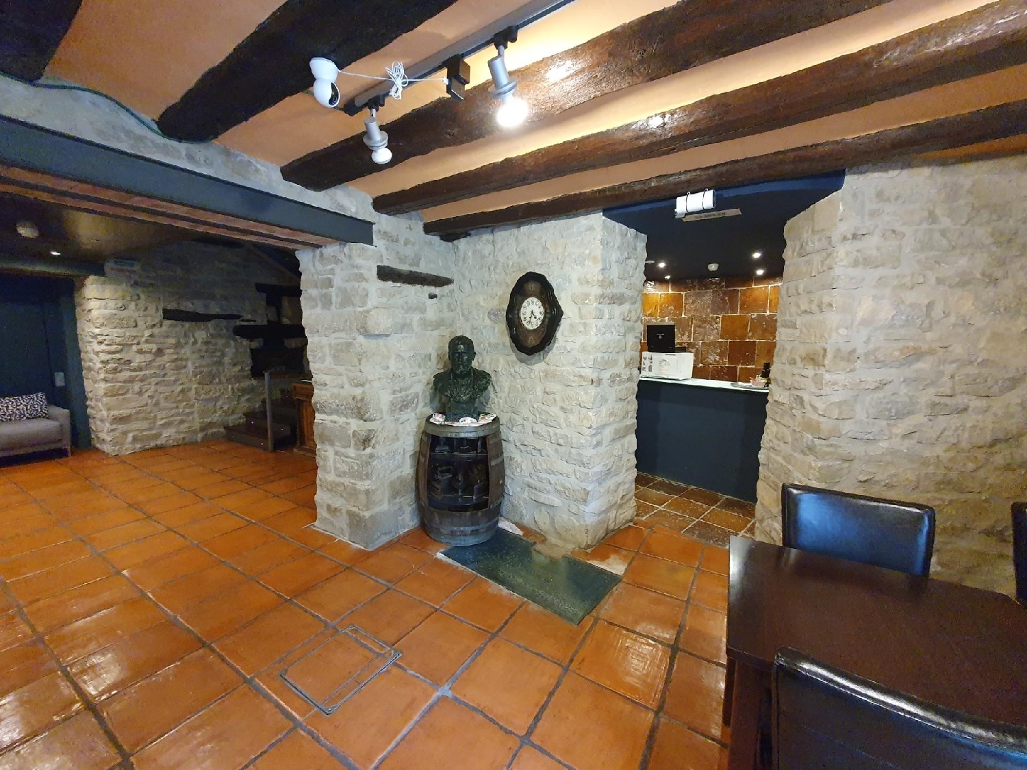 te koop hotel Aibar Media Oriental 1