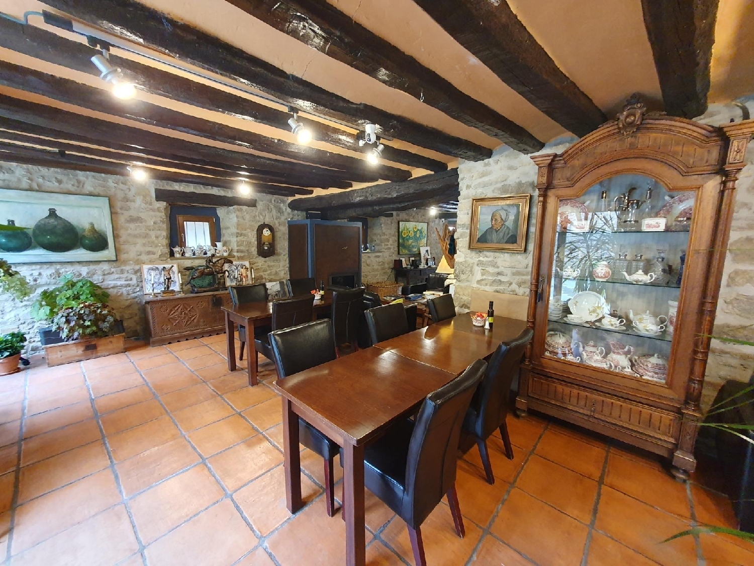 te koop hotel Aibar Media Oriental 2