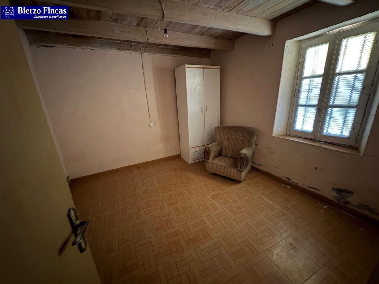  for sale house Santas Martas León 2