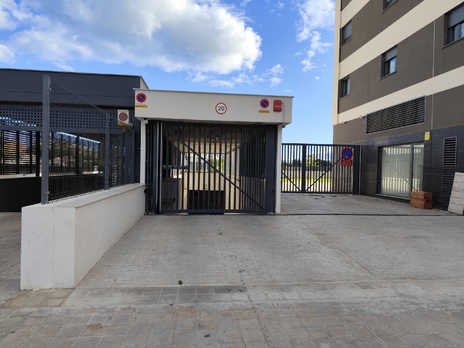  en venta parking Valencia De Las Torres Campiña Sur 1