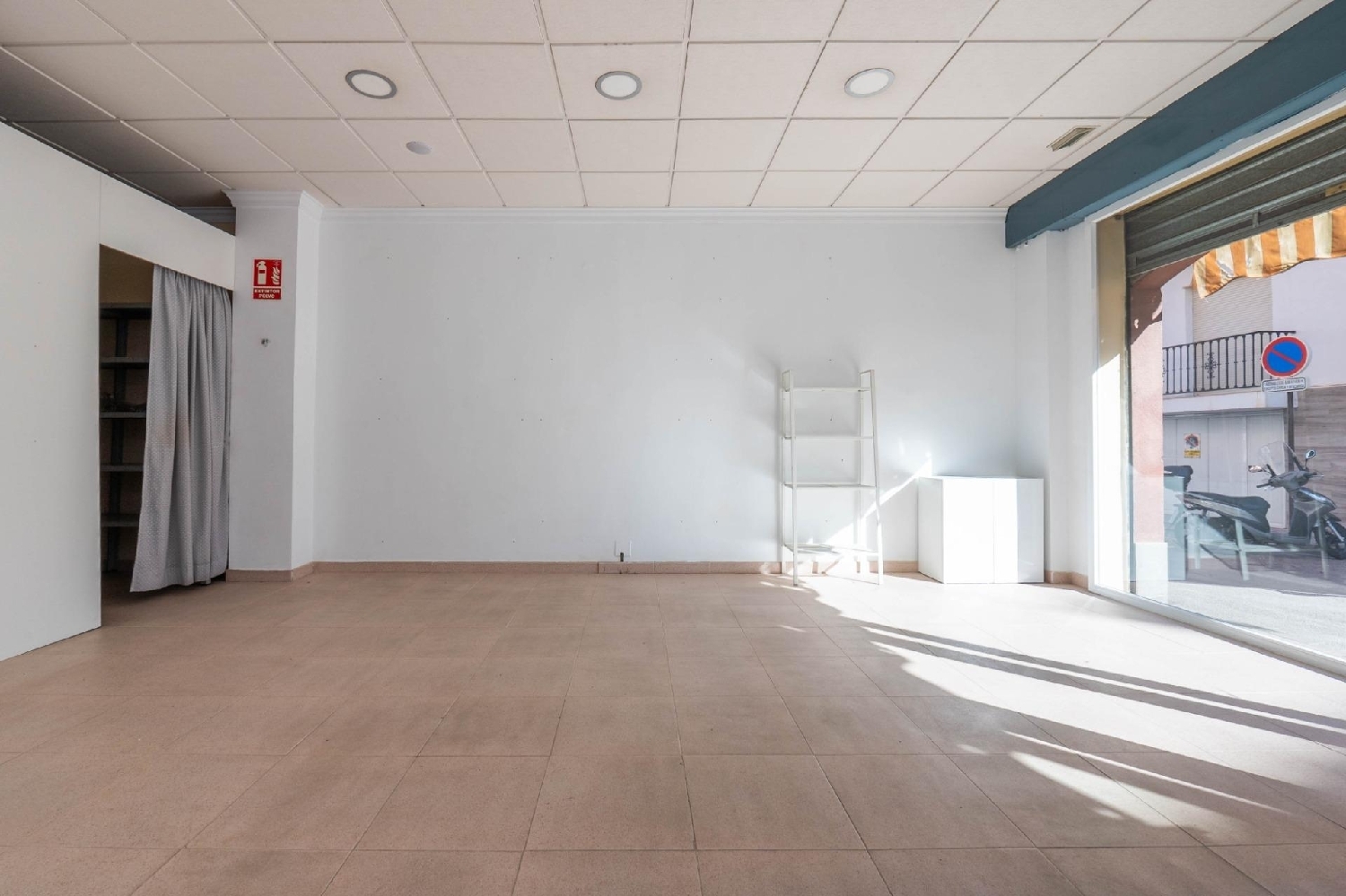 en venta local Armilla Vega De Granada 8