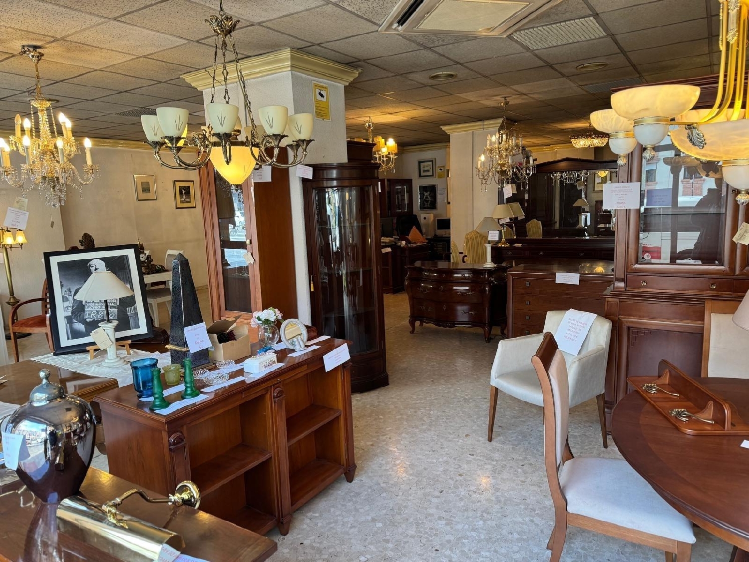  till salu lokal Barrio De Granada Alacantí 4