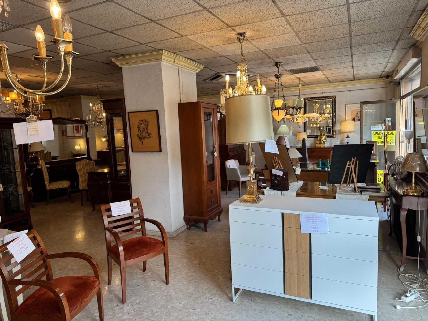  till salu lokal Barrio De Granada Alacantí 8