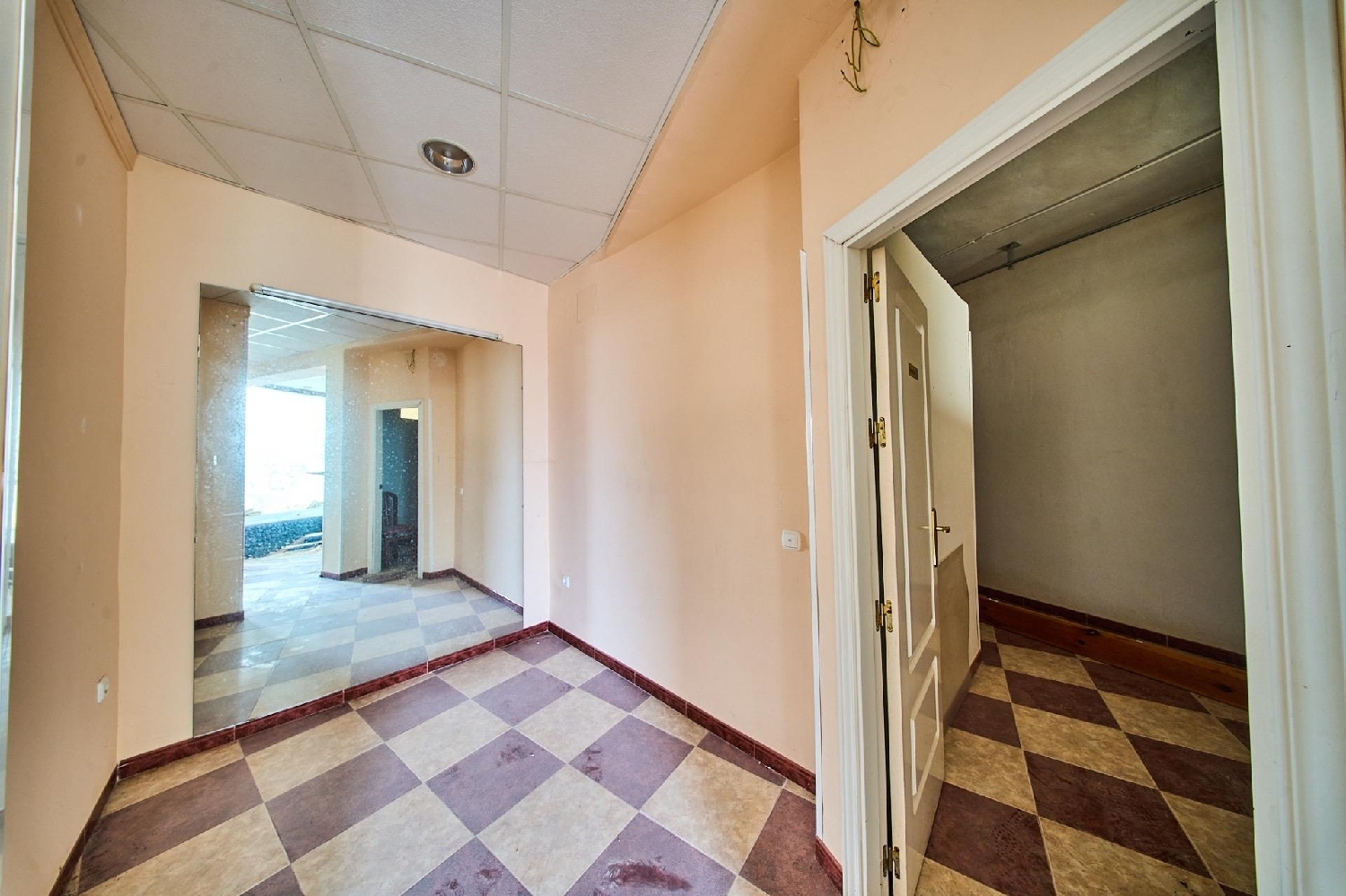  till salu lokal Baza Baza 7