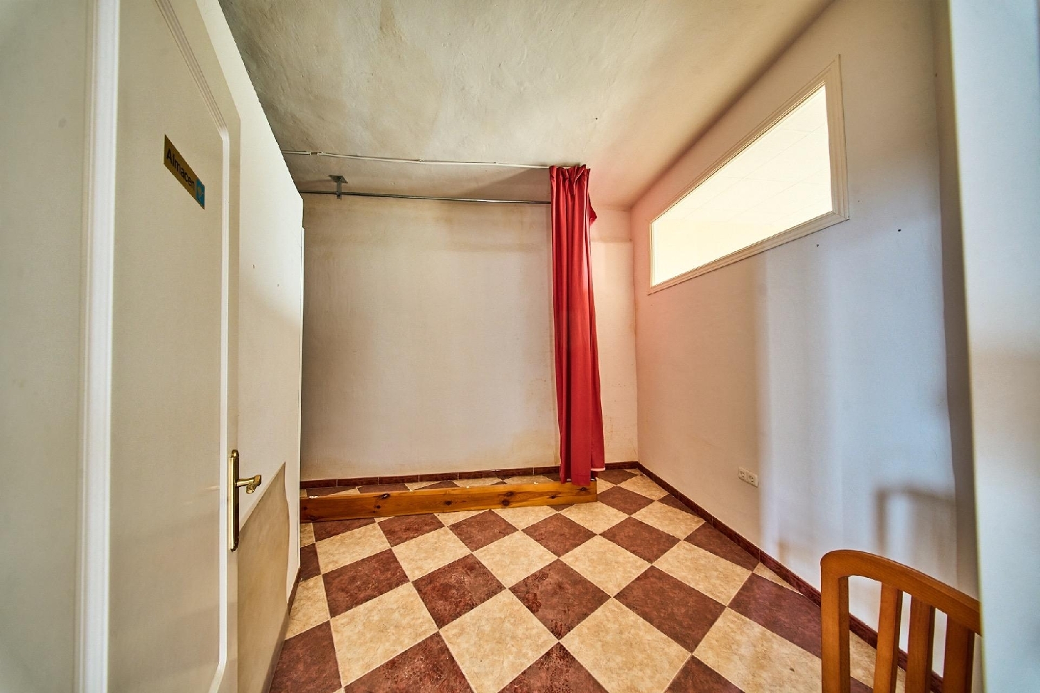  till salu lokal Baza Baza 8