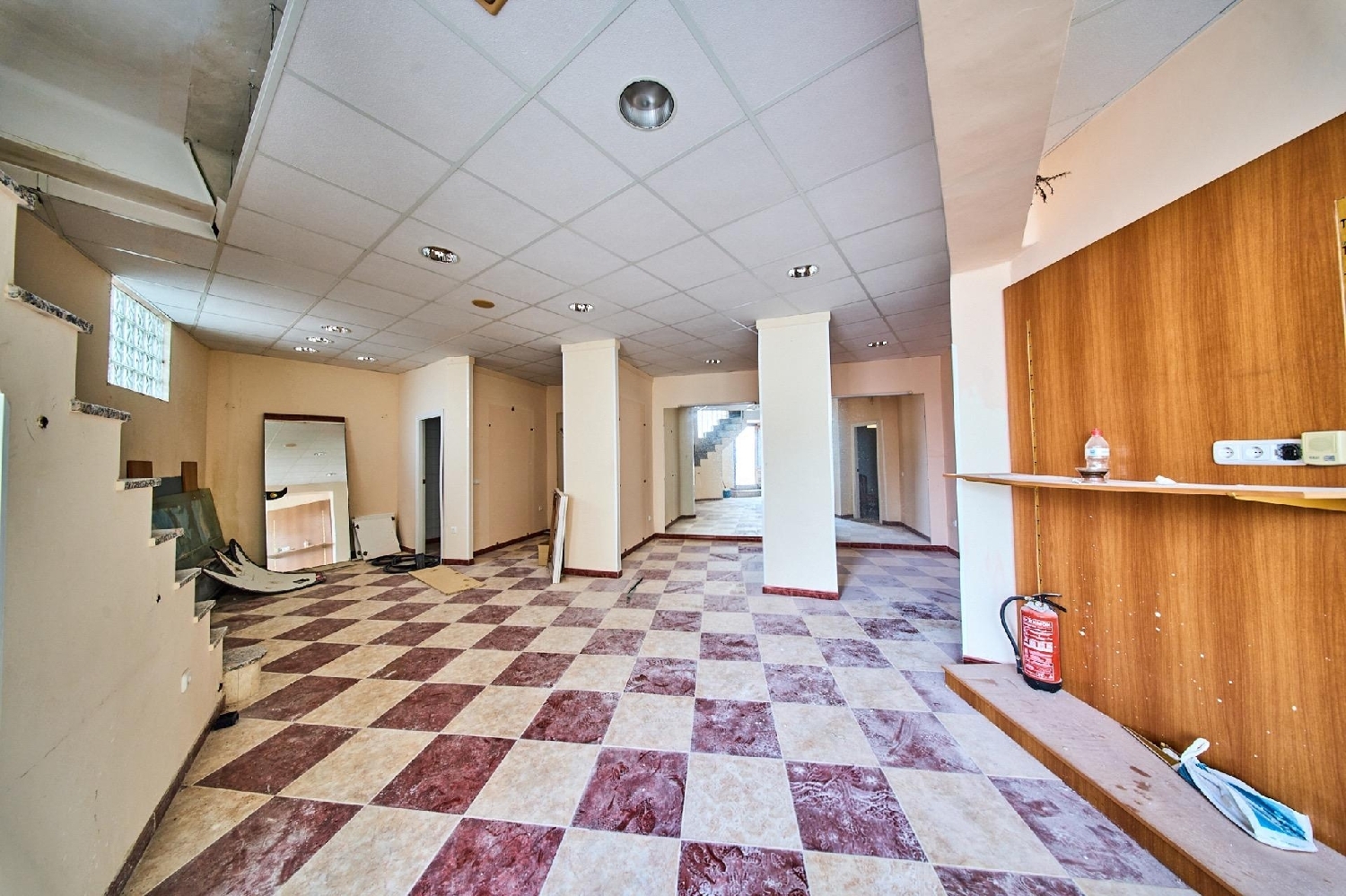  till salu lokal Baza Baza 2