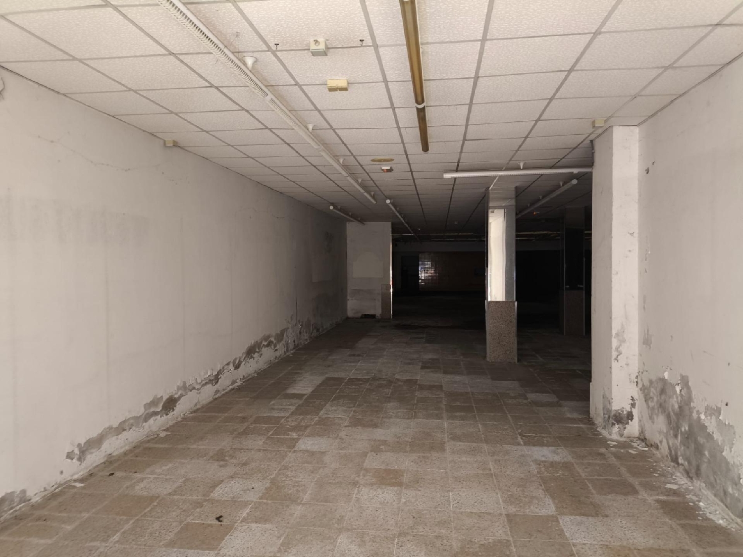  en venta local Carballo Bergantiños 6