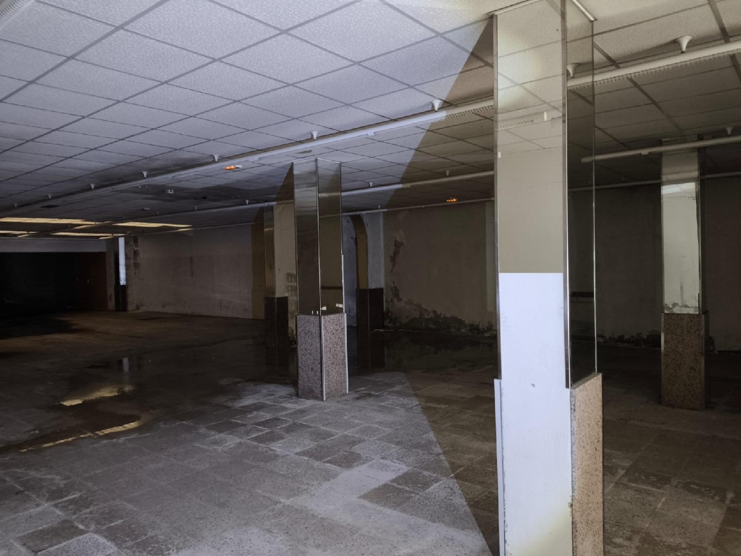  en venta local Carballo Bergantiños 8