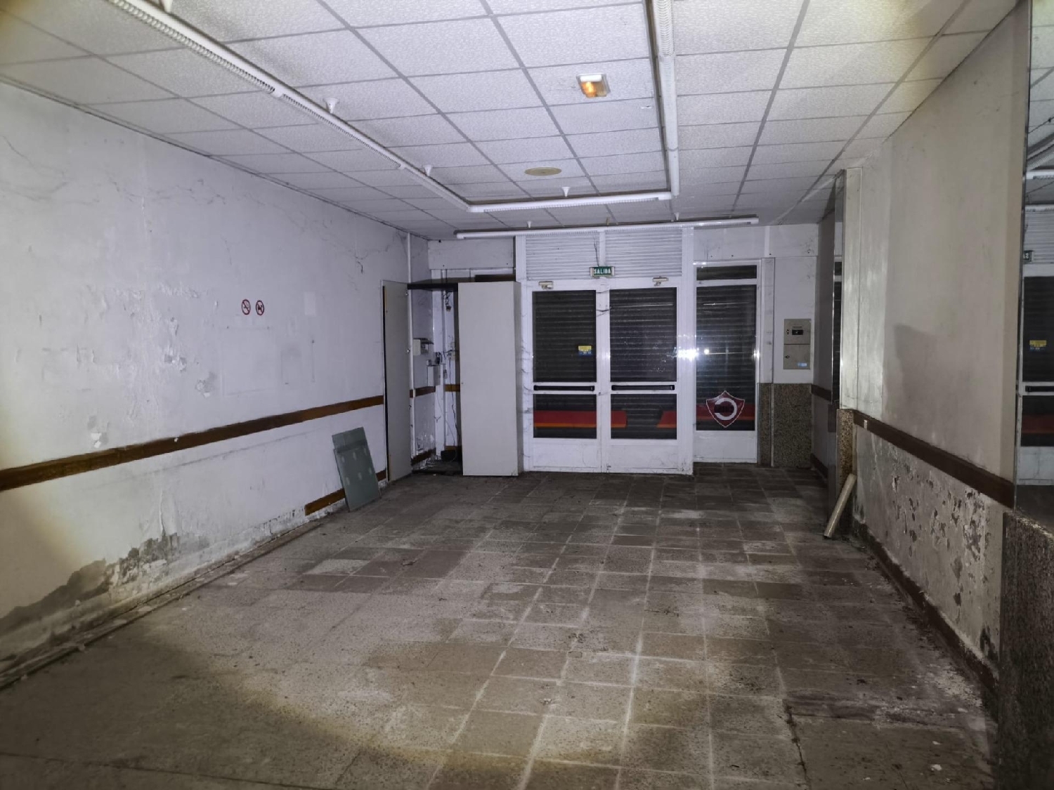  en venta local Carballo Bergantiños 3