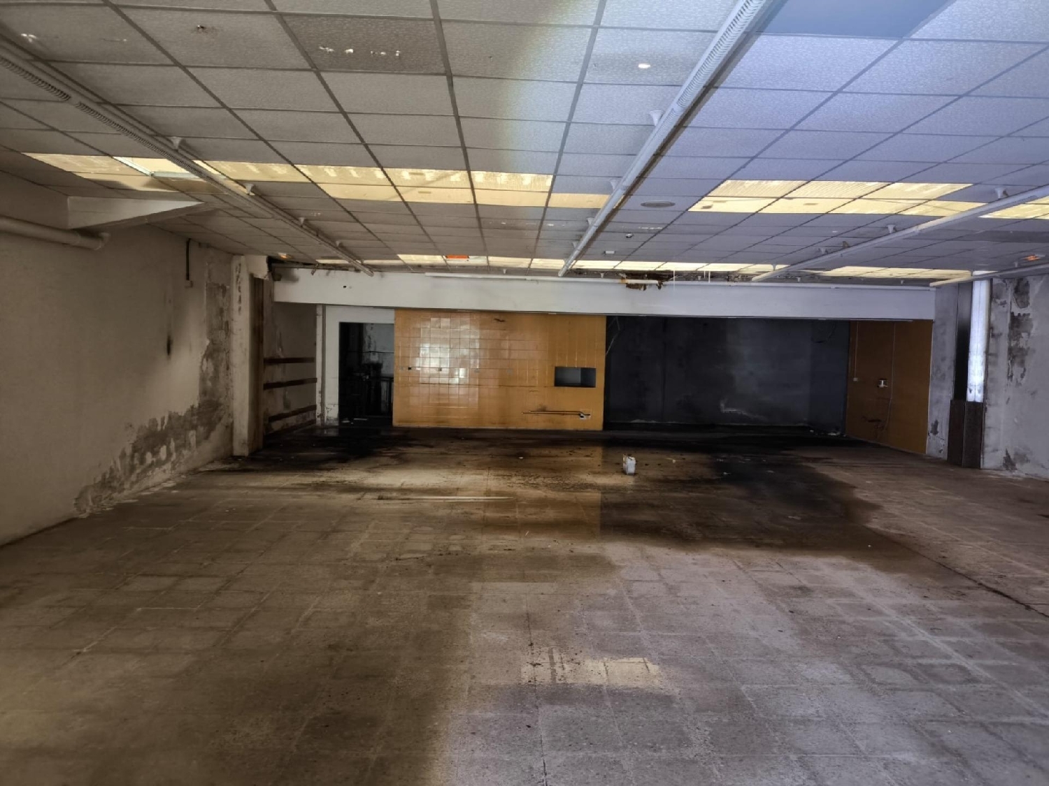  en venta local Carballo Bergantiños 4