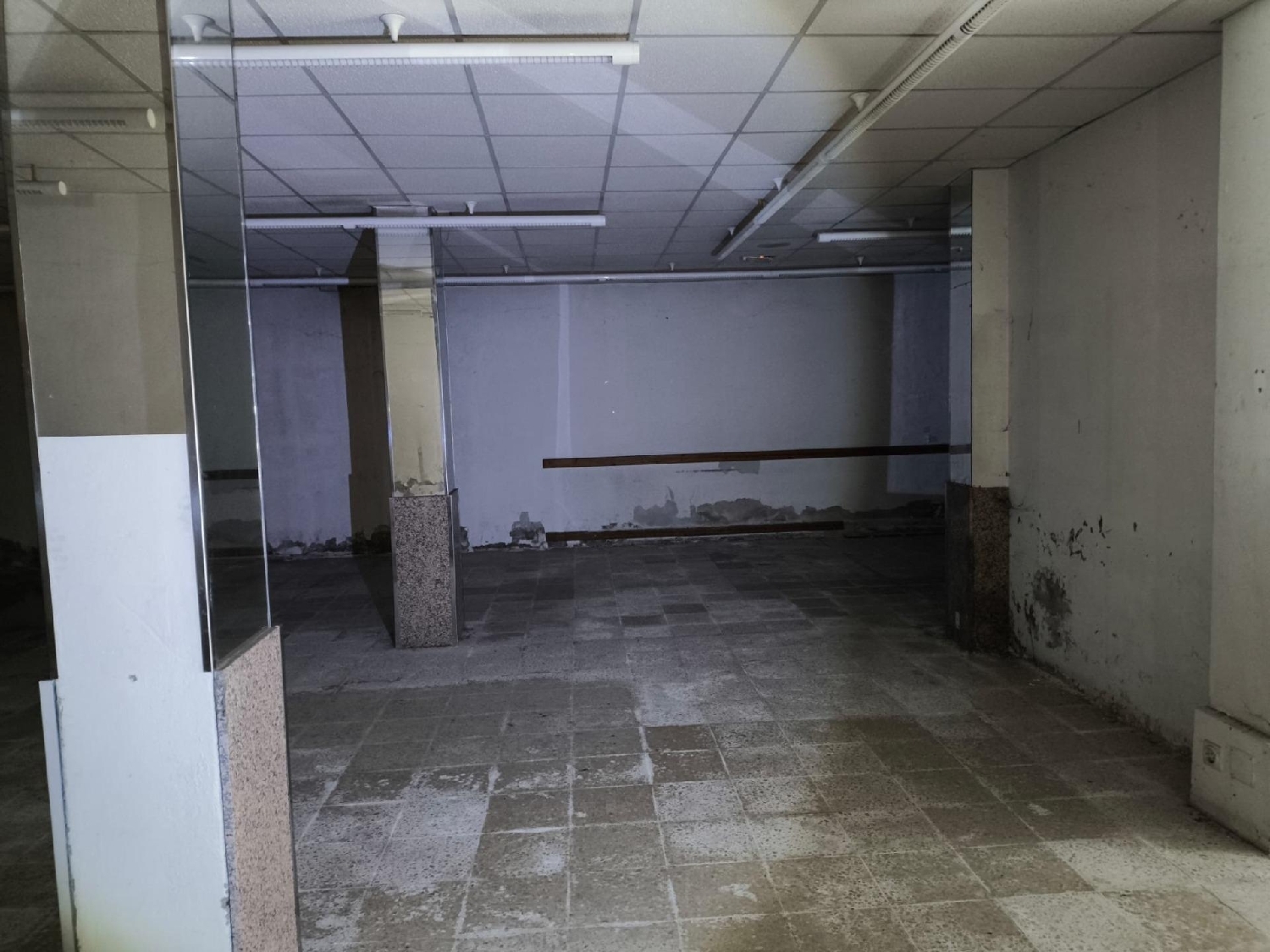  en venta local Carballo Bergantiños 7