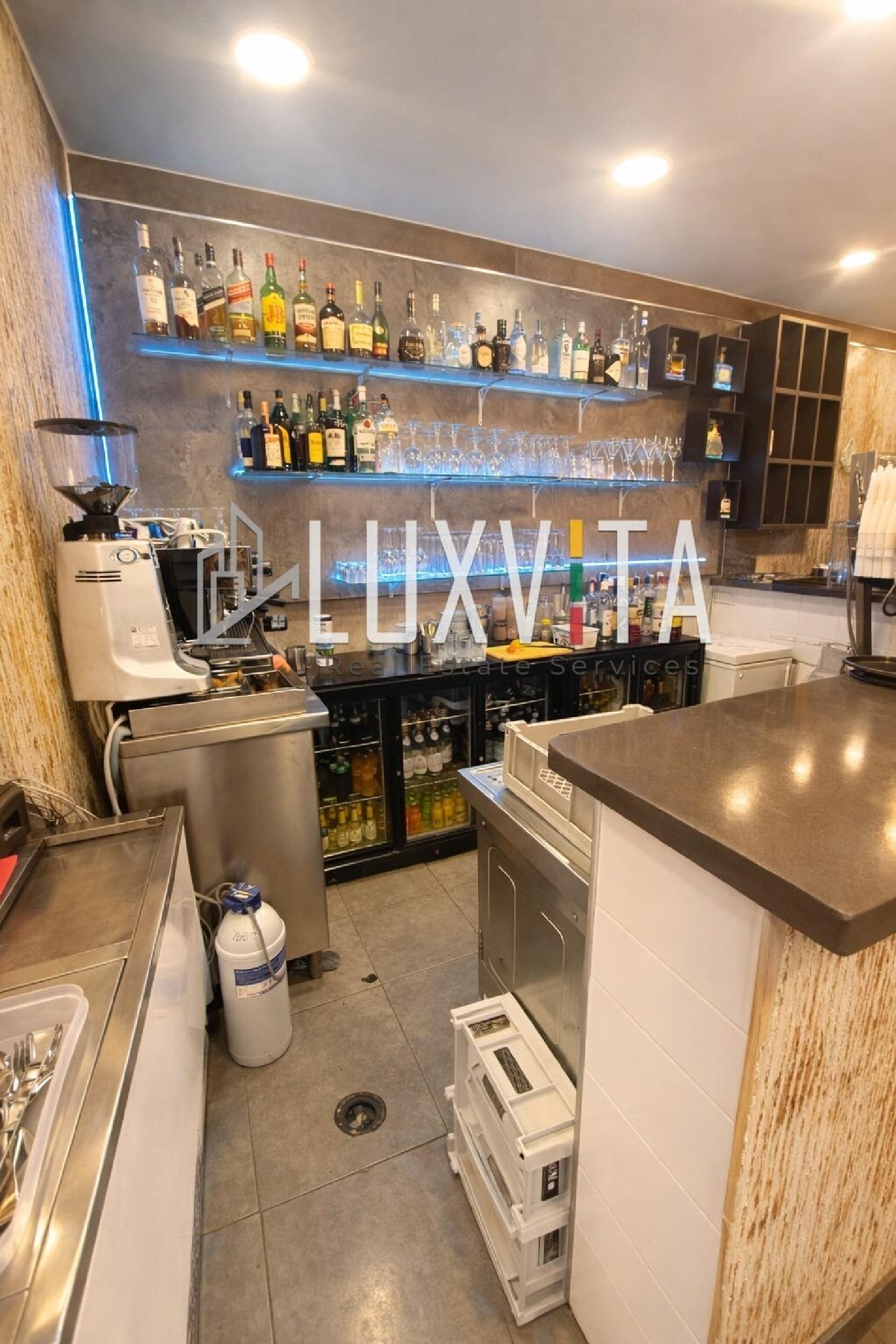  till salu lokal Maroñas Noya 3