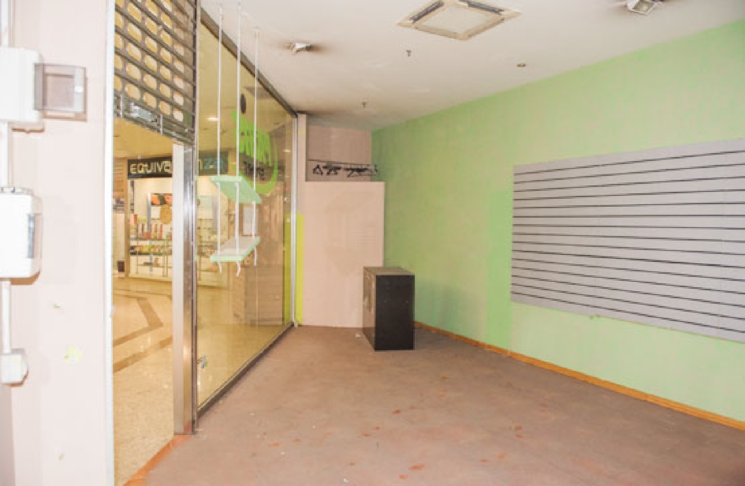  en venta local Nigrán Vigo 8