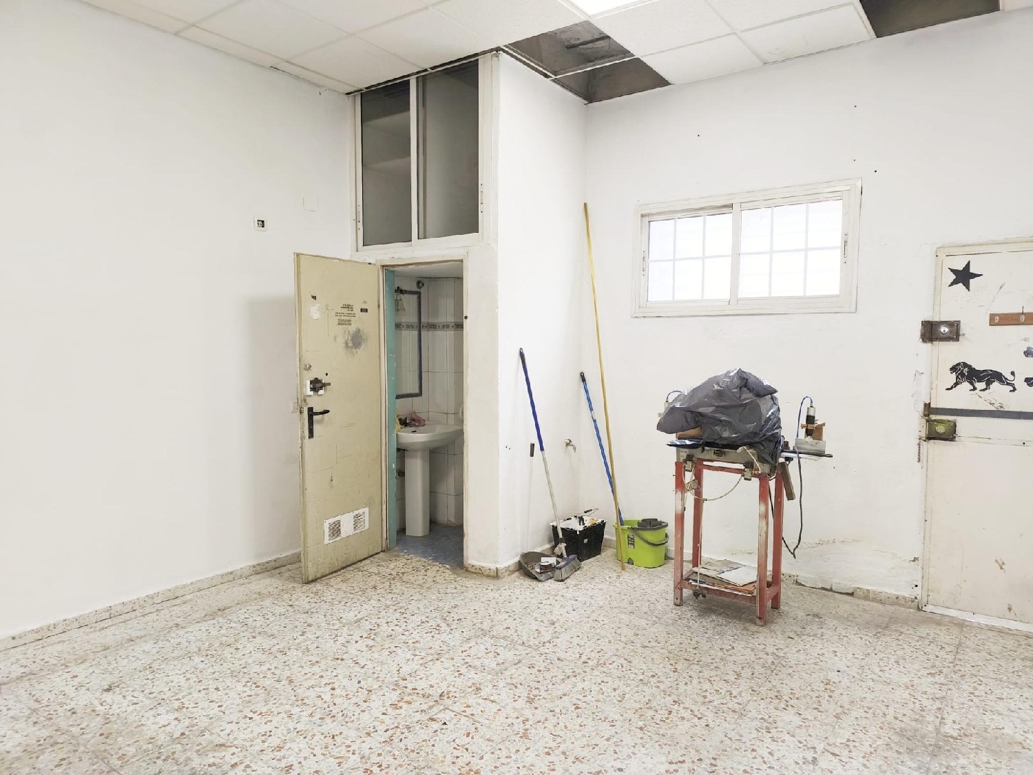  à vendre local commercial Sevilla La Nueva Sur 8