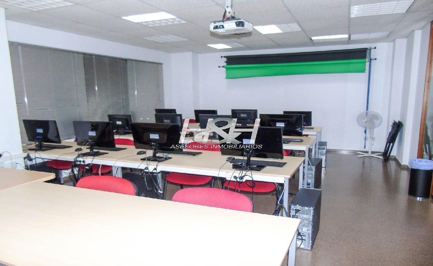  à vendre local commercial Valencia De Las Torres Campiña Sur 8