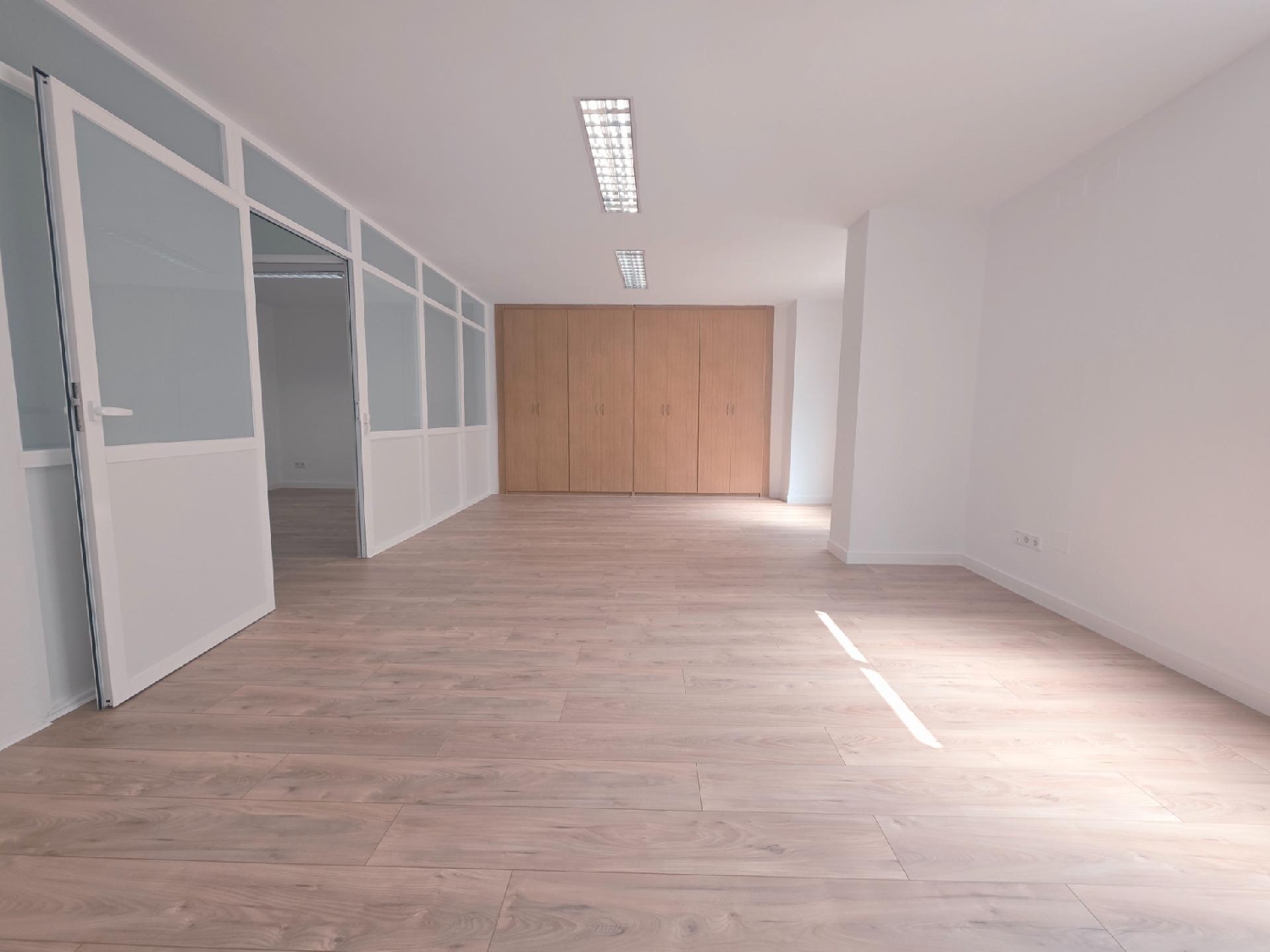 till salu kontor Valencia De Las Torres Campiña Sur 2