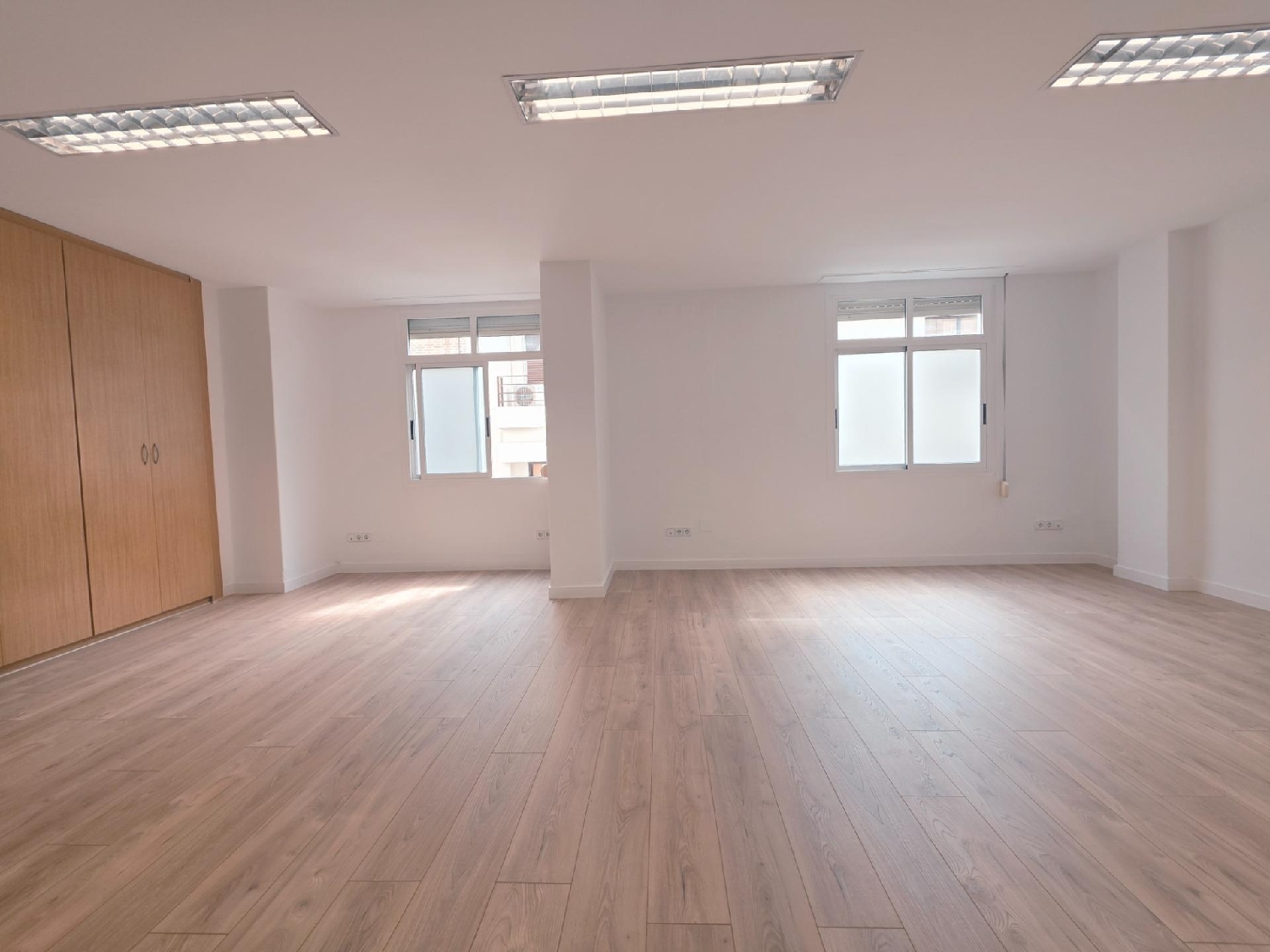 till salu kontor Valencia De Las Torres Campiña Sur 3