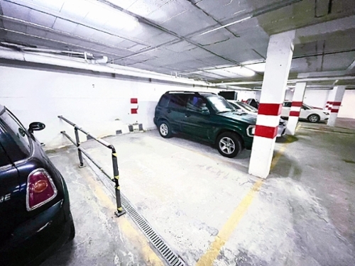 Castilleja De La Cuesta Metropolitana De Sevilla Parkplatz Bild 6356290