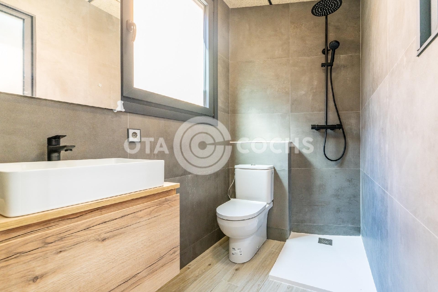  en venta local Barriada Les Tres Creus Bages 7