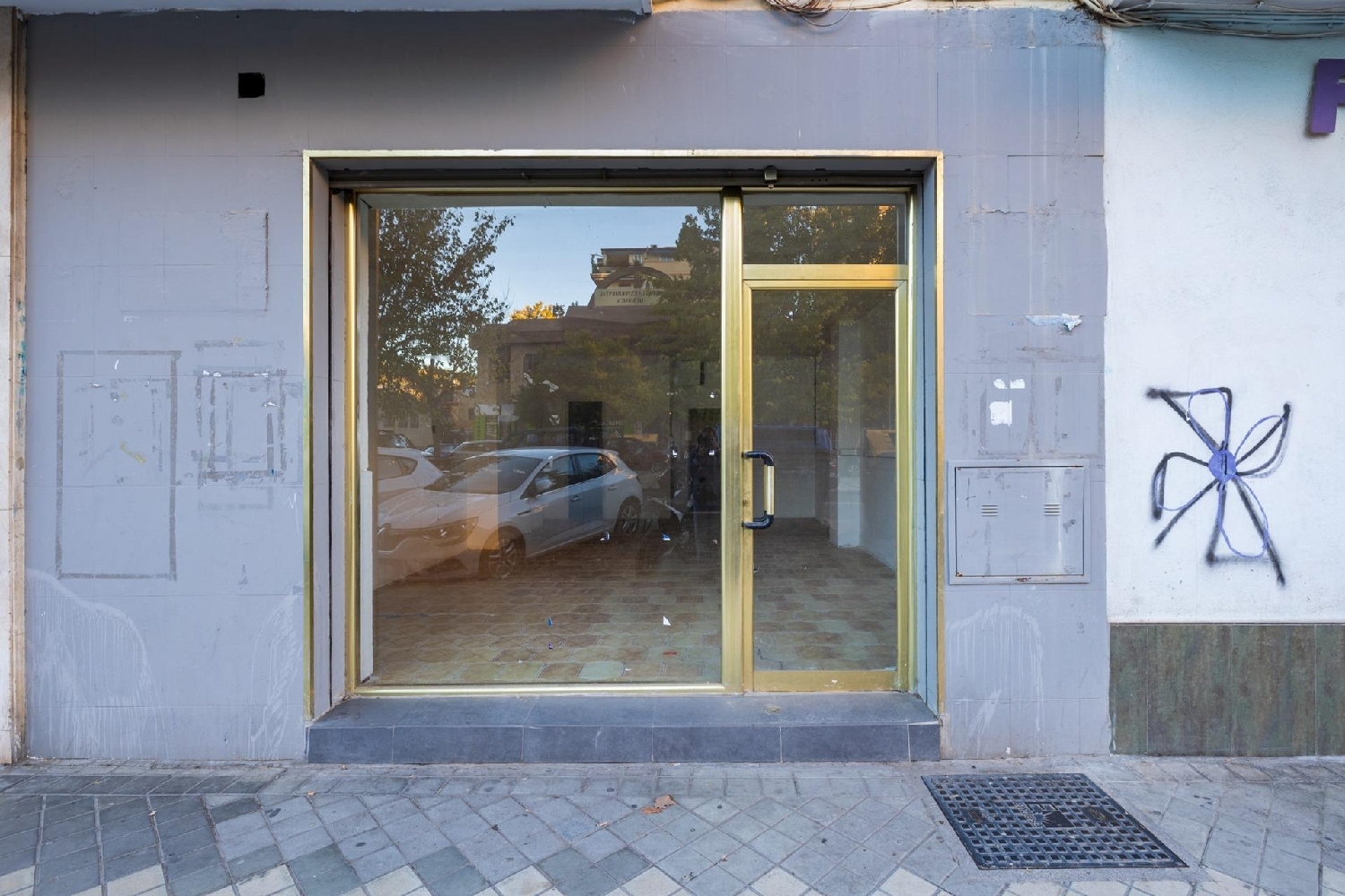  en venta local Barrio De Granada Alacantí 8