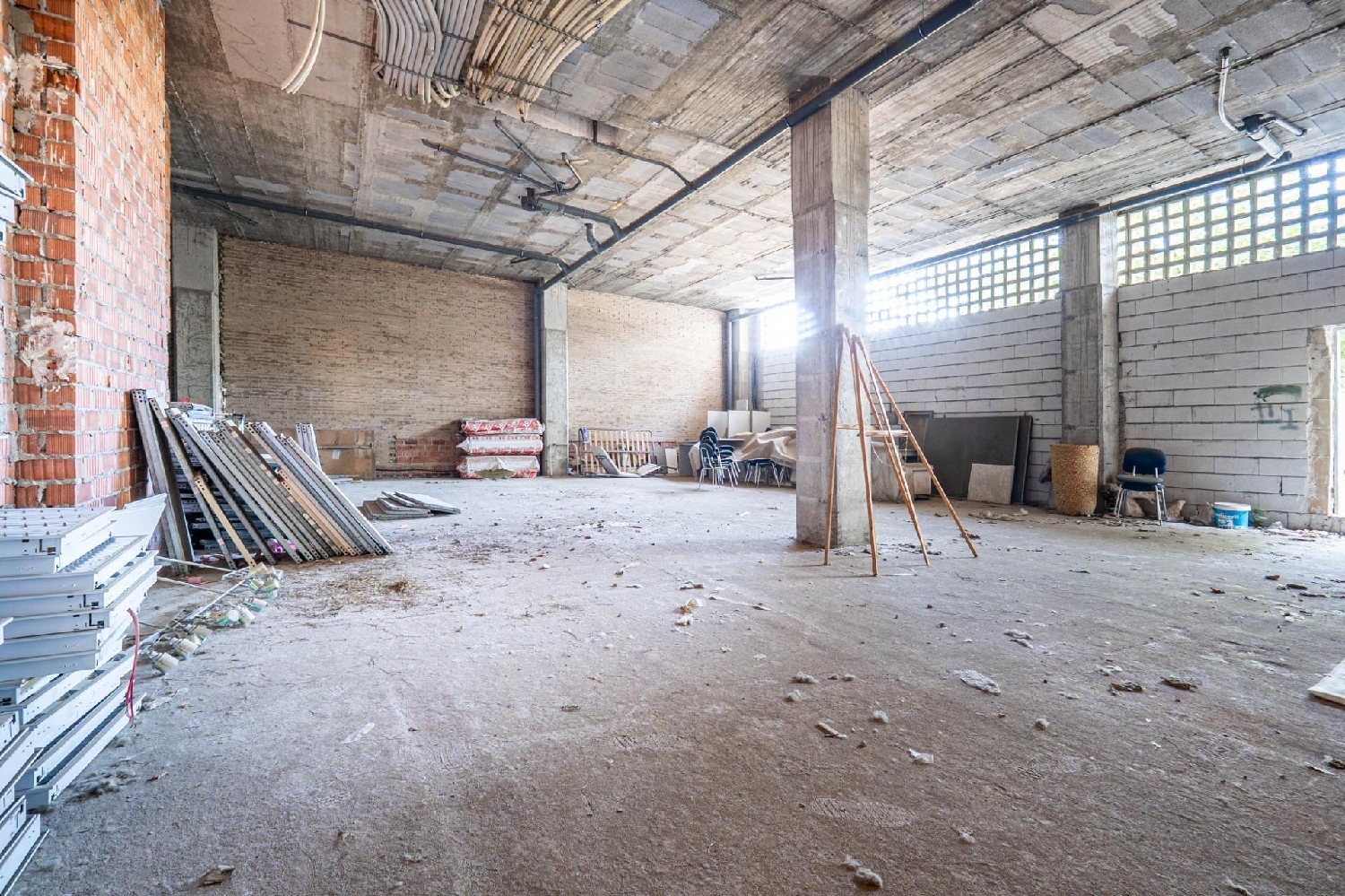 en venta local Barrio De Granada Alacantí 6