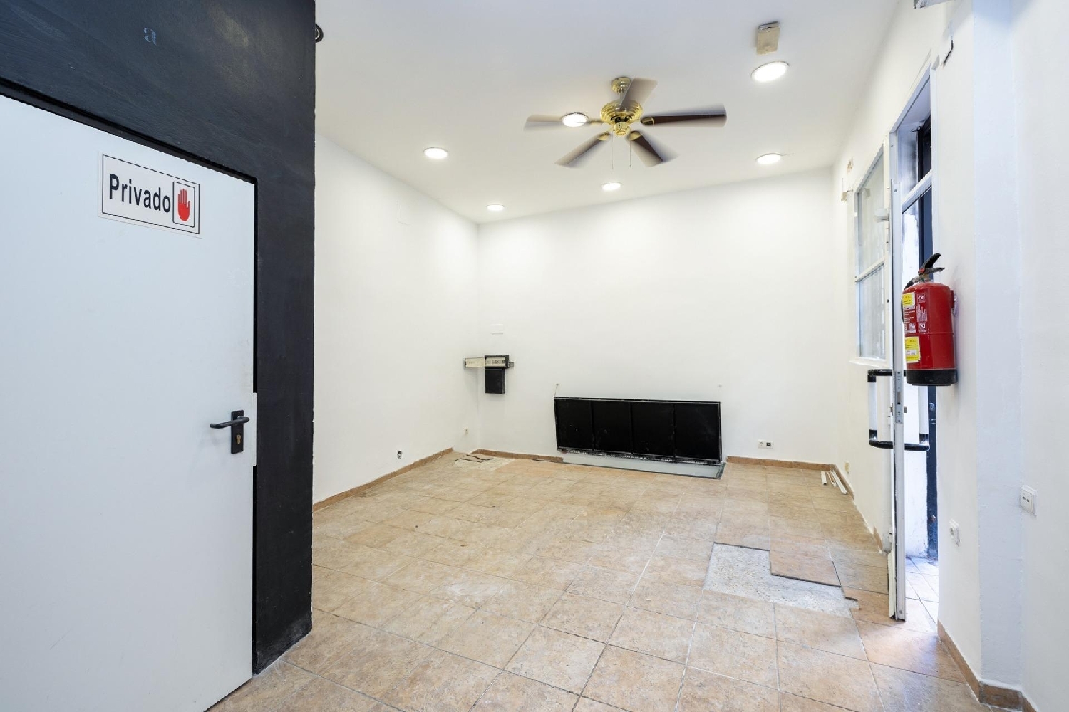 en venta local Barrio De Granada Alacantí 6