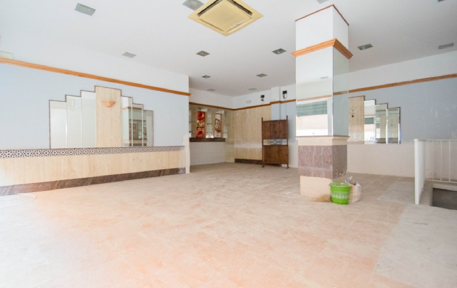  en venta local Barrio De Granada Alacantí 7