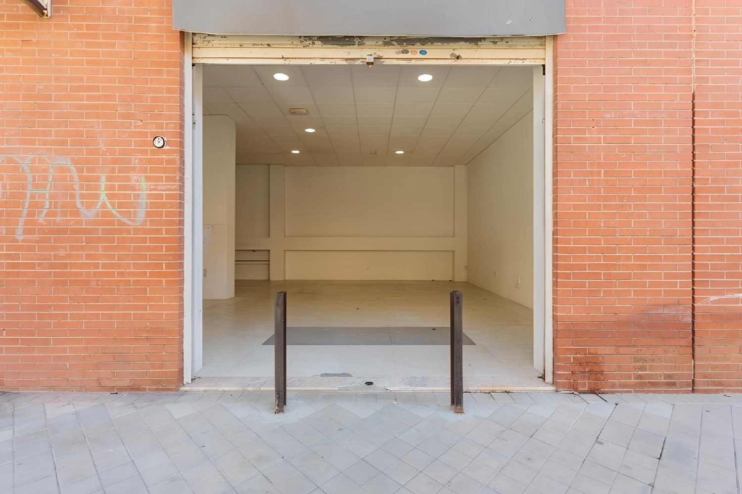  till salu lokal Barrio De Granada Alacantí 1