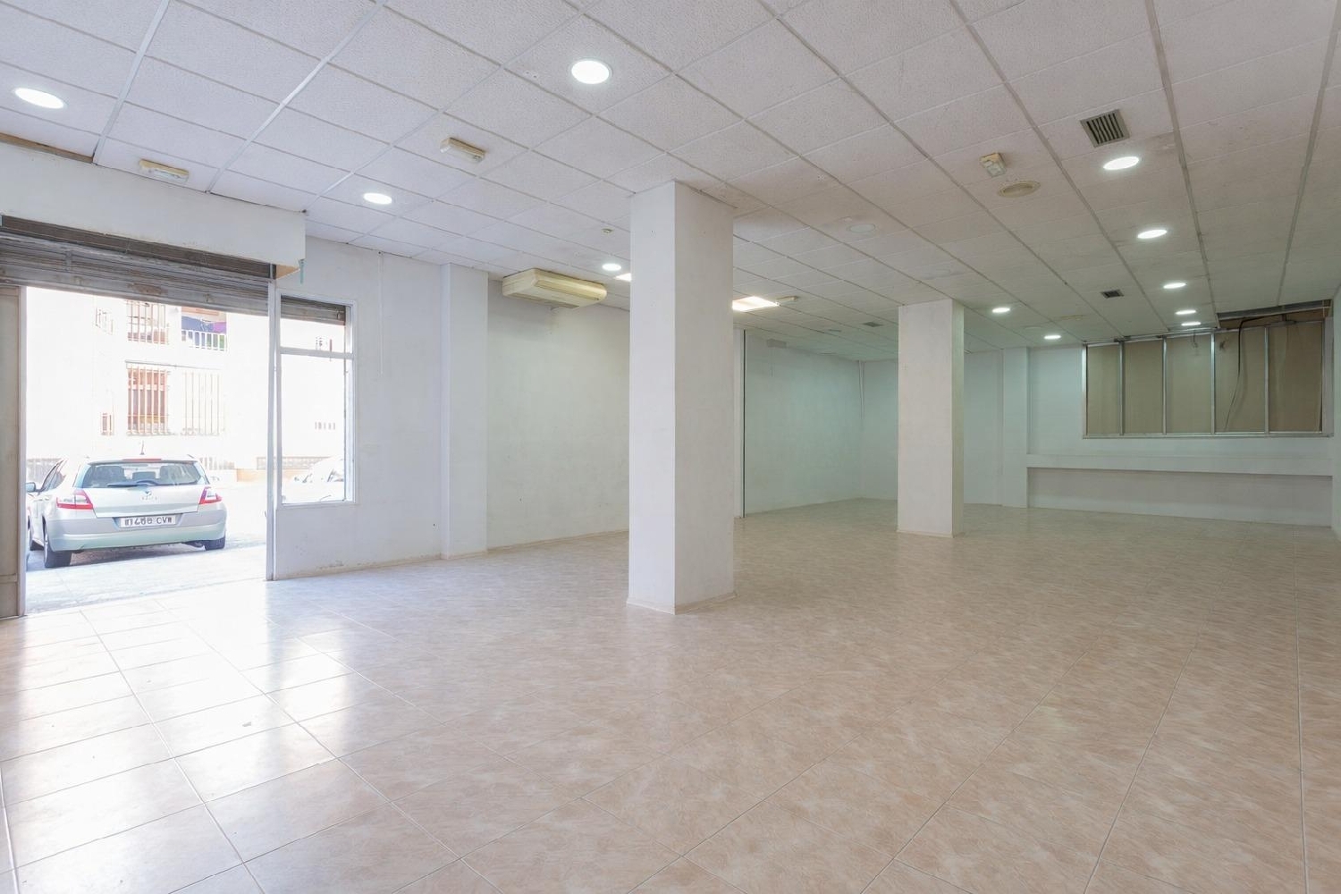  till salu lokal Barrio De Granada Alacantí 6