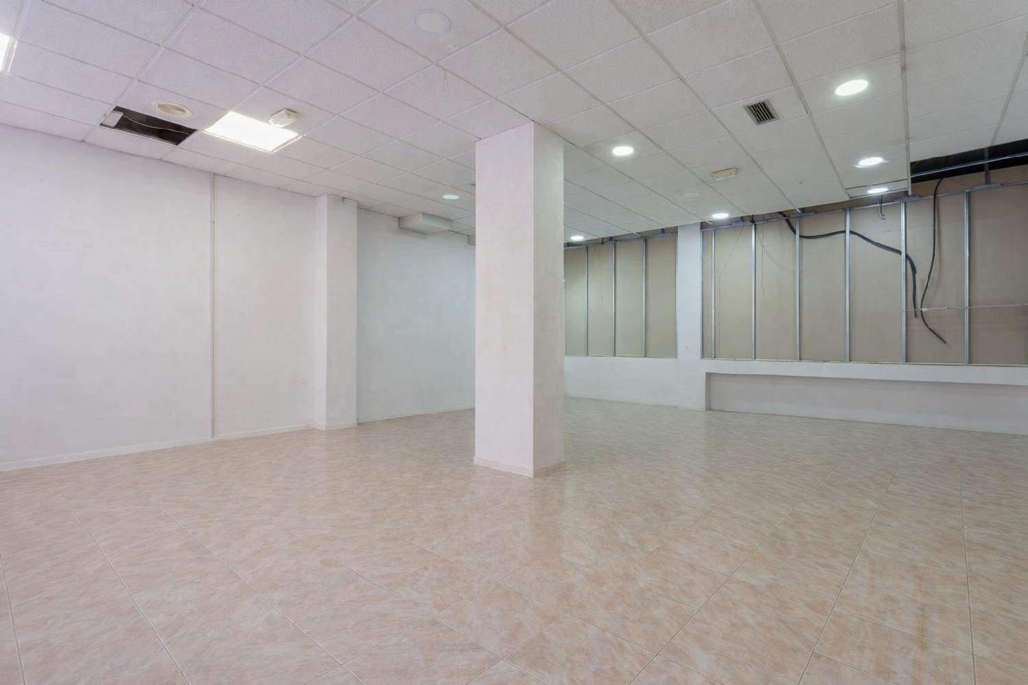  till salu lokal Barrio De Granada Alacantí 7