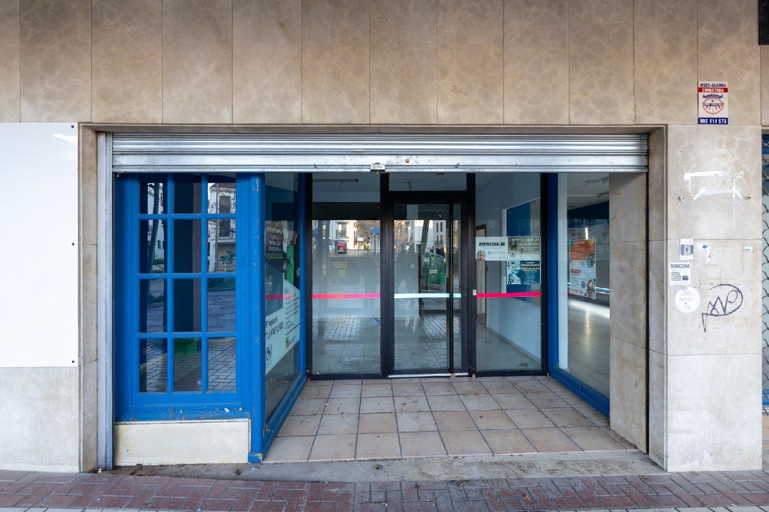  en venta local Barrio De Granada Alacantí 7